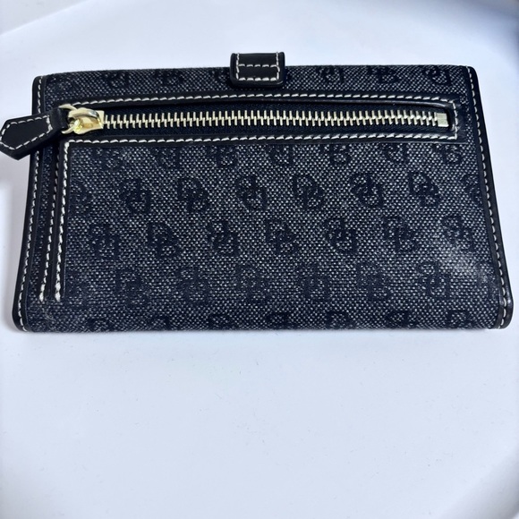 *New* Dooney & Bourke Monogram Tote Bag and wallet set
Color black /gray - Picture 4 of 16